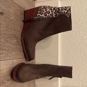Brown Ankle Boots with Leopard Print Accent